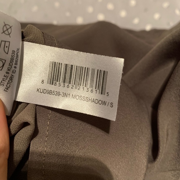 *DONATED* BCBGeneration moss ruffled romper - Picture 6 of 8